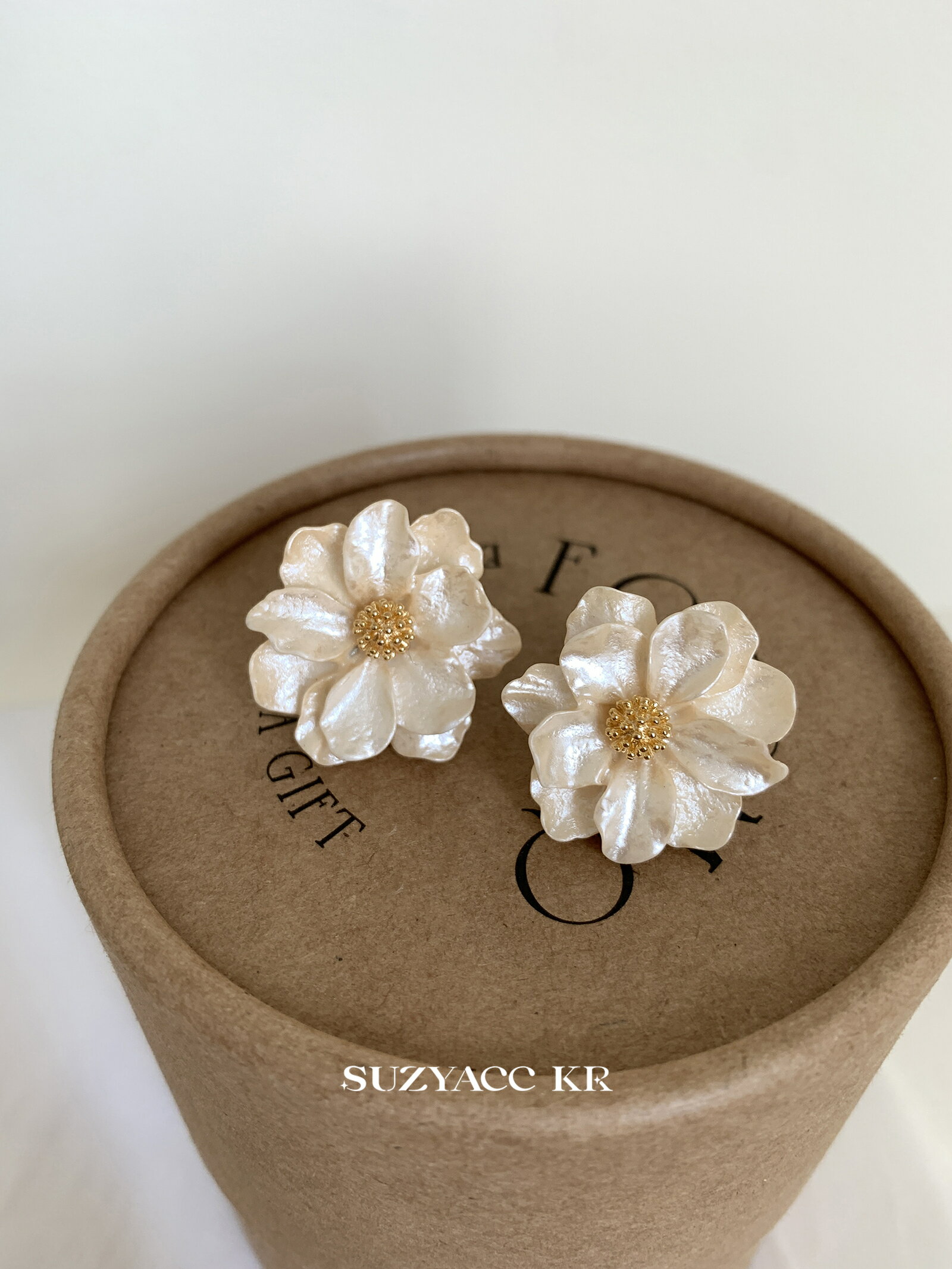 suzyacc kr氣質輕奢香氣山茶花耳環女2024新款高階感法式復古耳釘【雲木雜貨】