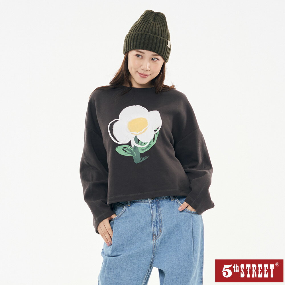 女裝 長袖 t恤 長袖上衣 薄長T 寬版 花朵印花 黑灰色 (561006)【5th STREET】【APP下單享4%回饋】