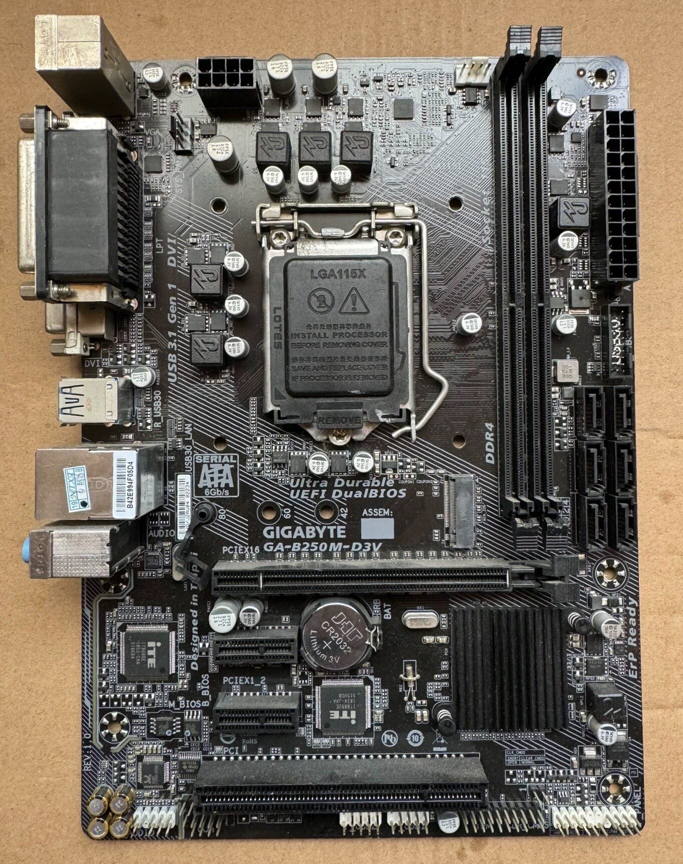 技嘉B250M-D3V 拆機主機板 9成新 支援M.2 SSD 英特爾6-7代CPU DDR4 功能完好 帶擋板 7天保固