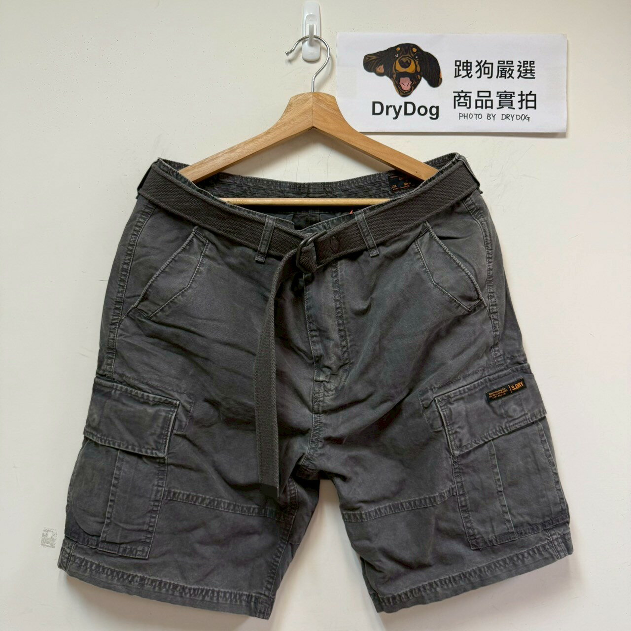 跩狗嚴選 極度乾燥 Superdry Cargo 復古水洗 短褲 多口袋 重磅純棉耐磨 工作褲 斯里蘭卡製 深灰 附腰帶