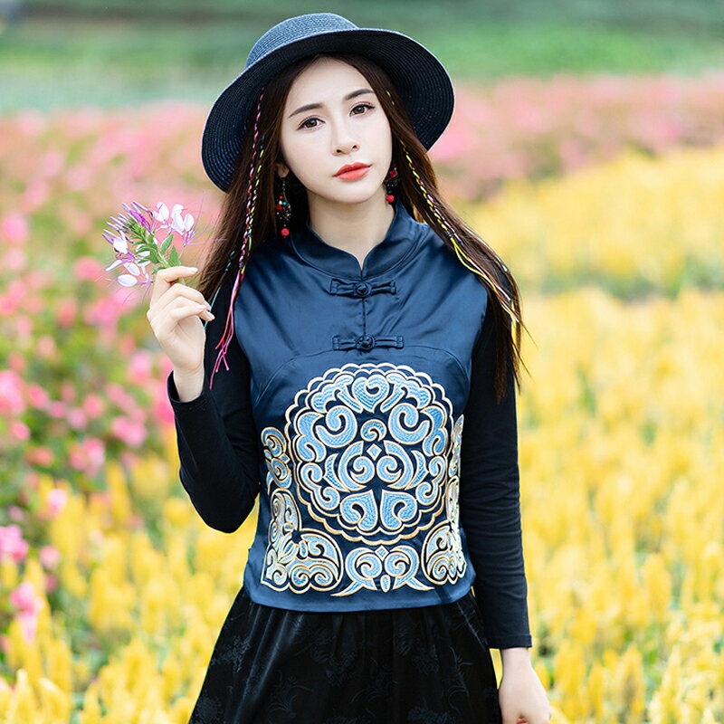 民族風短外套女秋冬季新款中式復古刺繡綢緞馬甲中國風女裝1入