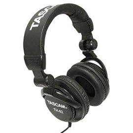 <br/><br/>  志達電子 TH-02 贈收納袋 TASCAM TH-02 監聽式折疊耳罩式耳機 富銘公司貨<br/><br/>