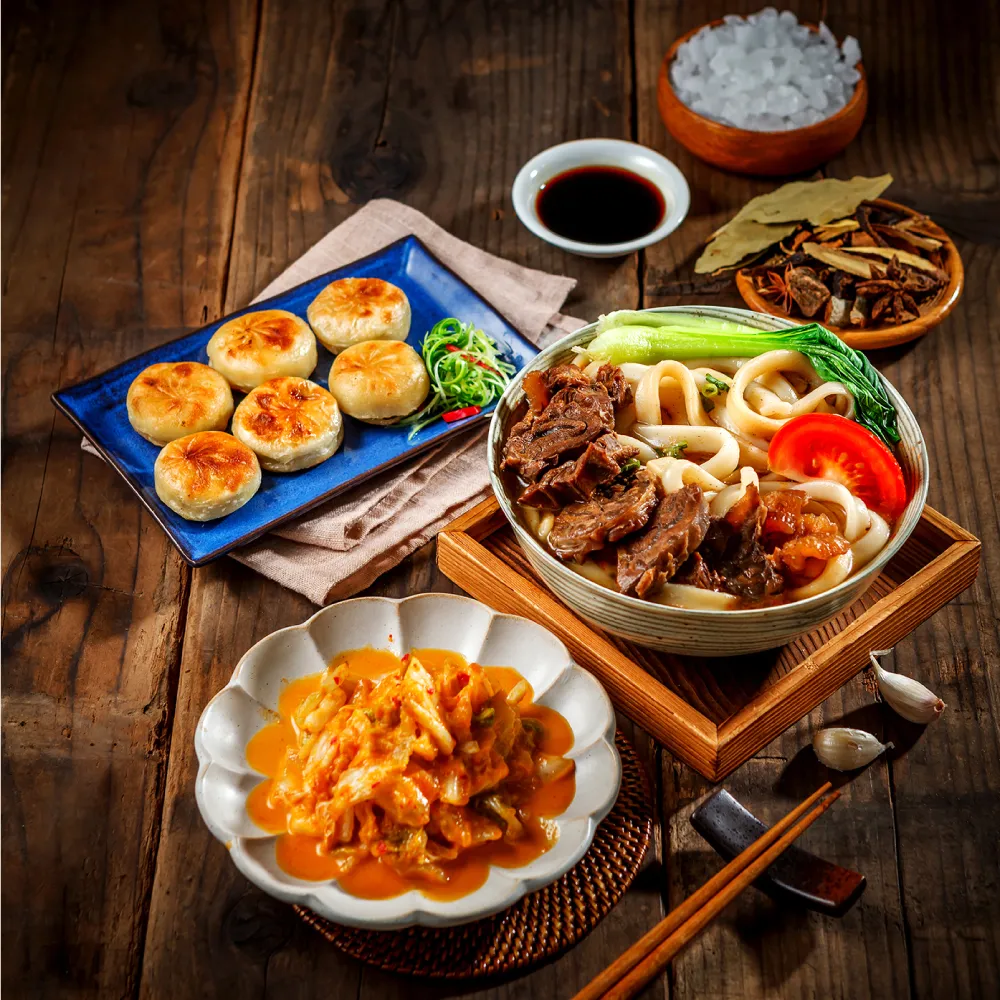 牛肉麵豪華組（含牛肉麵2組＋餡餅或小籠包則一＋黃金泡菜）快速出貨