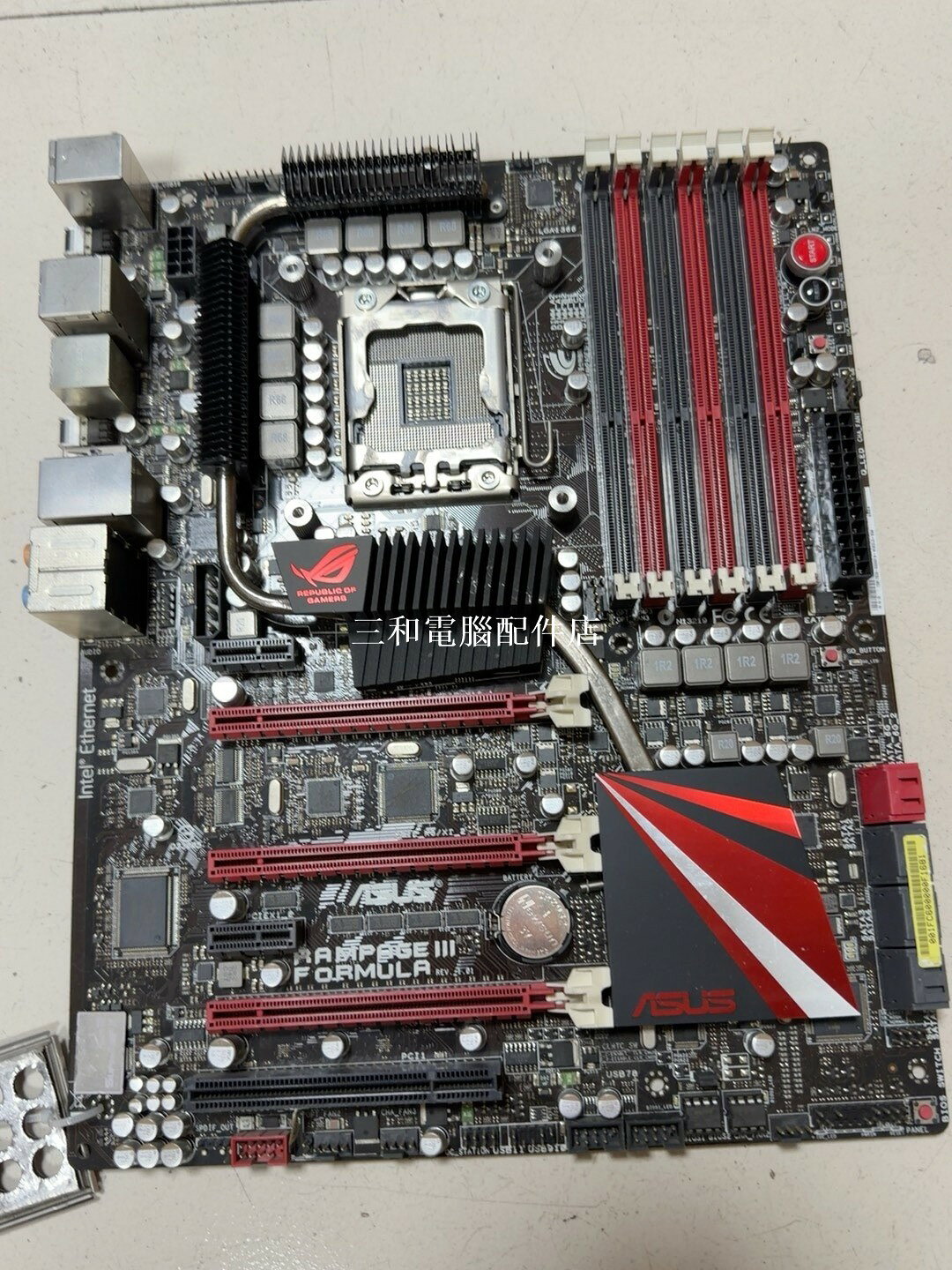 華碩RAMPAGE III FORMULA X58 主機板 1366針 介面齊全 擴展性強 裝機首選 黑色外觀 紅色裝飾