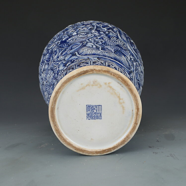 清乾隆藍釉浮雕十八羅漢梅瓶仿古瓷器古董真品中國風花瓶古玩收藏