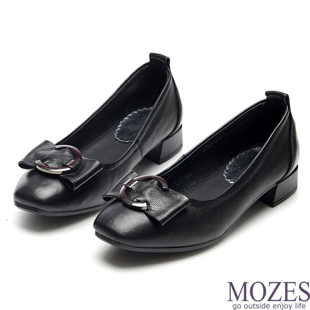 【MOZES】C型金屬圓環羊皮方頭粗跟鞋-黑