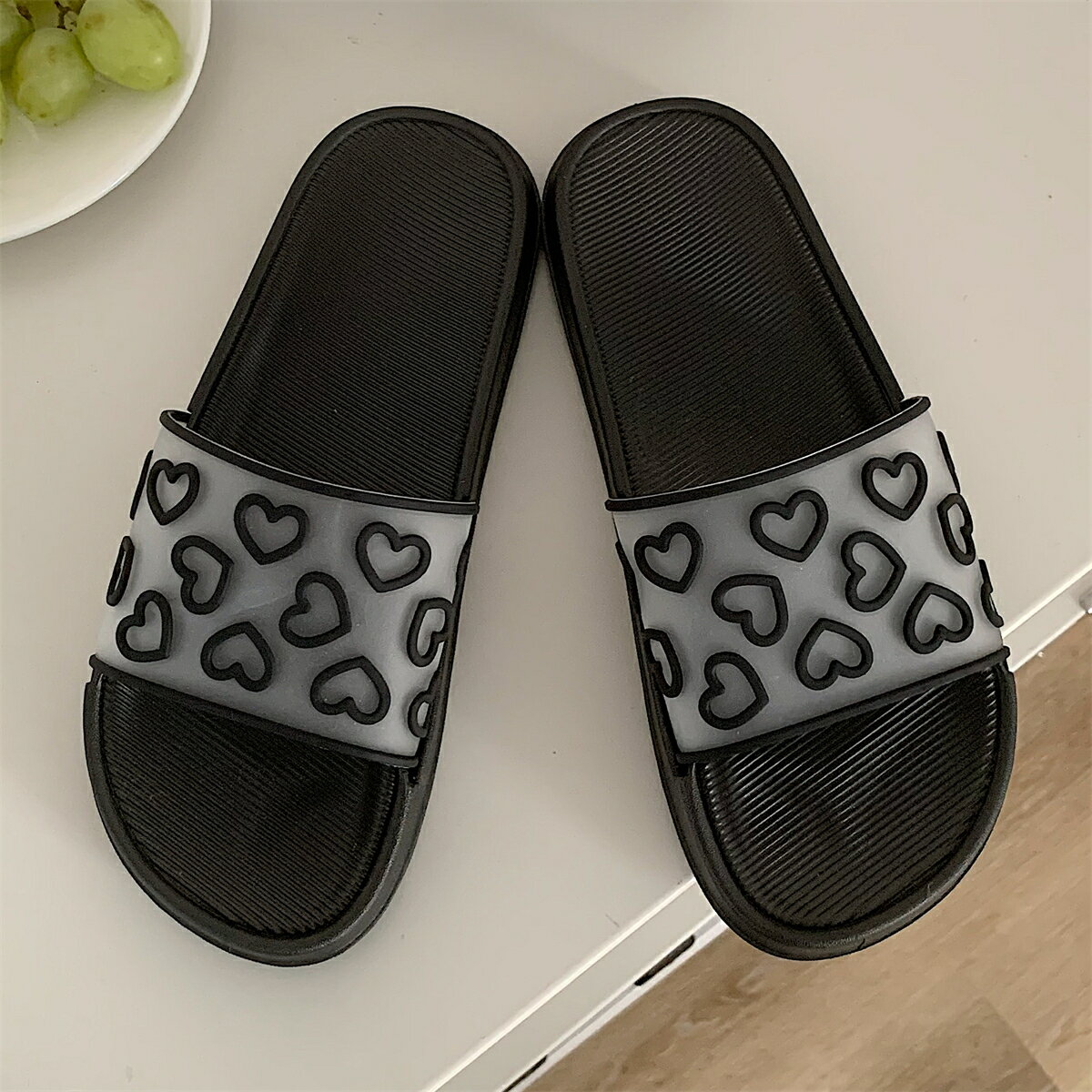 新款創意透明愛心涼拖鞋女夏季時尚居家浴室用防滑防臭拖鞋