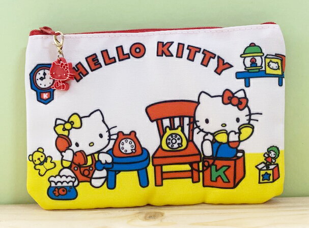 【震撼精品百貨】Hello Kitty 凱蒂貓 Hello Kitty日本SANRIO三麗鷗KITTY化妝包/筆袋-懷舊*85604 震撼日式精品百貨