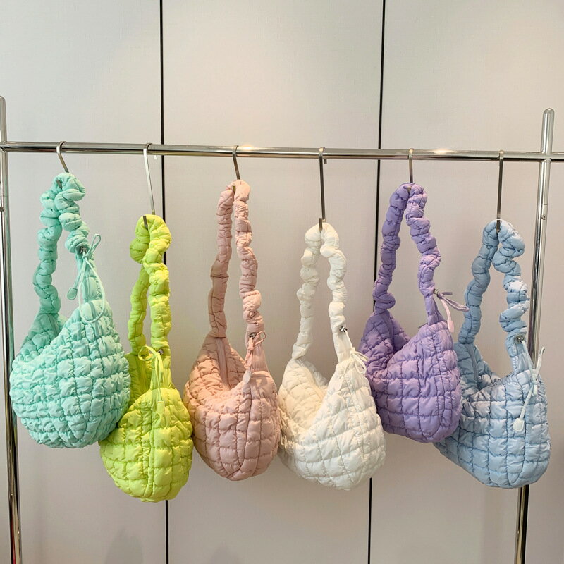 喜挖2店 韓版褶皺雲朵包女士單肩斜後背包時尚羽絨棉服腋下包餃子包