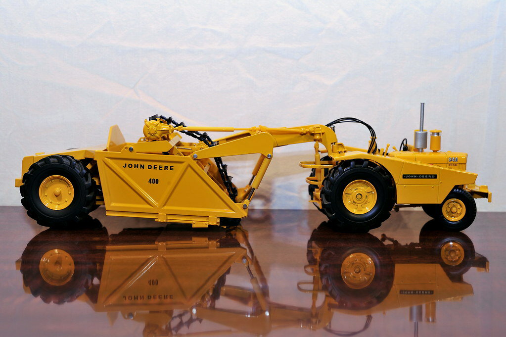 John Deere 840 迪爾刮土機平地機拖拉機工程車模型 Reuhl 1:24