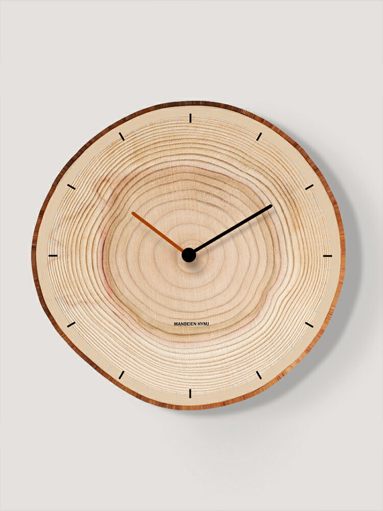 新款掛鐘客廳靜音家用時尚創意時鐘掛墻簡約北歐現代木紋鐘表