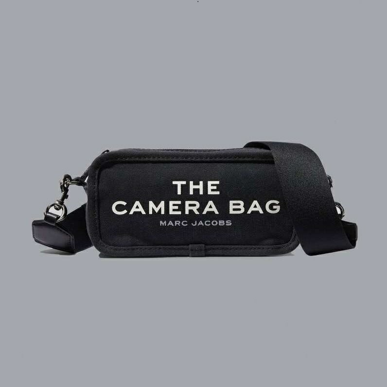 MARC JACOBS THE CAMERA 純棉帆布包相機斜背包 M0017040(現貨)  ~【 菲尼斯 國際精品 ★ APP下單天天10%點數回饋 】 女神手袋 美的三次方