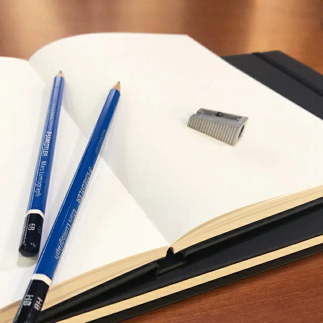 【STAEDTLER 施德樓】硬皮素描本128頁入 1
