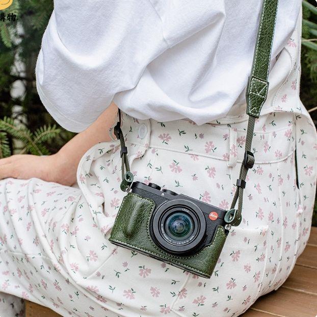 適用徠卡sofort2 保護套 LEICA 拍立得皮殼萊卡DLUX8 相機包 底座 配件【不是相機，是相機配件】