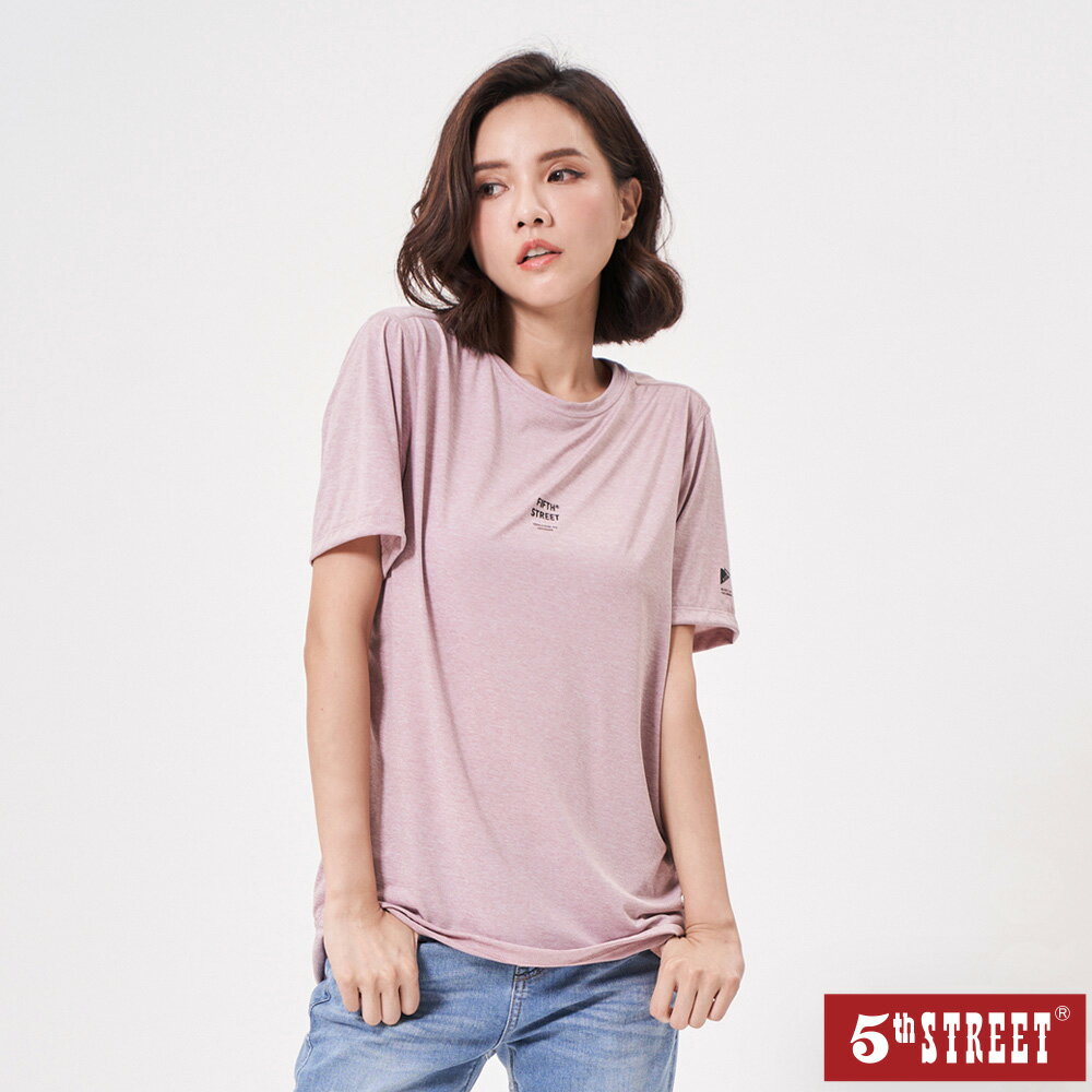 女裝 短T 短袖T恤 吸濕排汗 小字 印花 涼感 TEE 上衣 粉紅 (570919) 【5th STREET】【APP下單享4%回饋】