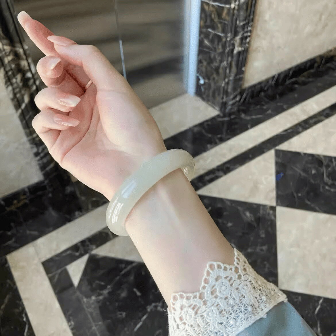 【現貨】新疆和田玉手鐲女款少女年輕款青海晴水扁條青白玉鐲冰種貴妃鐲子【北歐家居生活】