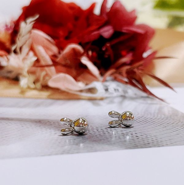 現貨專區｜萌兔相伴銀針耳環-暖心銀(BPES14-s)｜送禮精選店家★Reyna jewelry 女王飾品