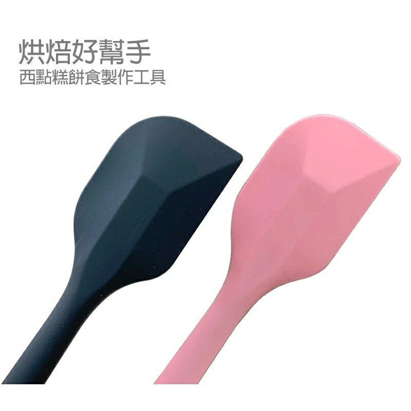 三箭牌-一體式不沾檯面刮刀(小)粉色.黑色 抹刀 奶油刀 環保矽膠 烘培用具 鍋鏟(伊凡卡百貨)