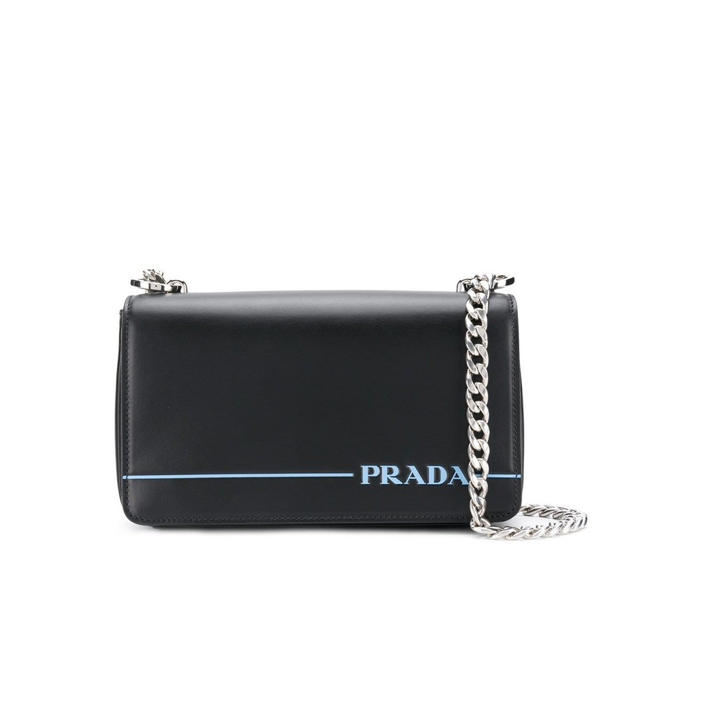 Prada Pattina 光滑小牛皮 Logo滑動鍊帶翻蓋包黑色