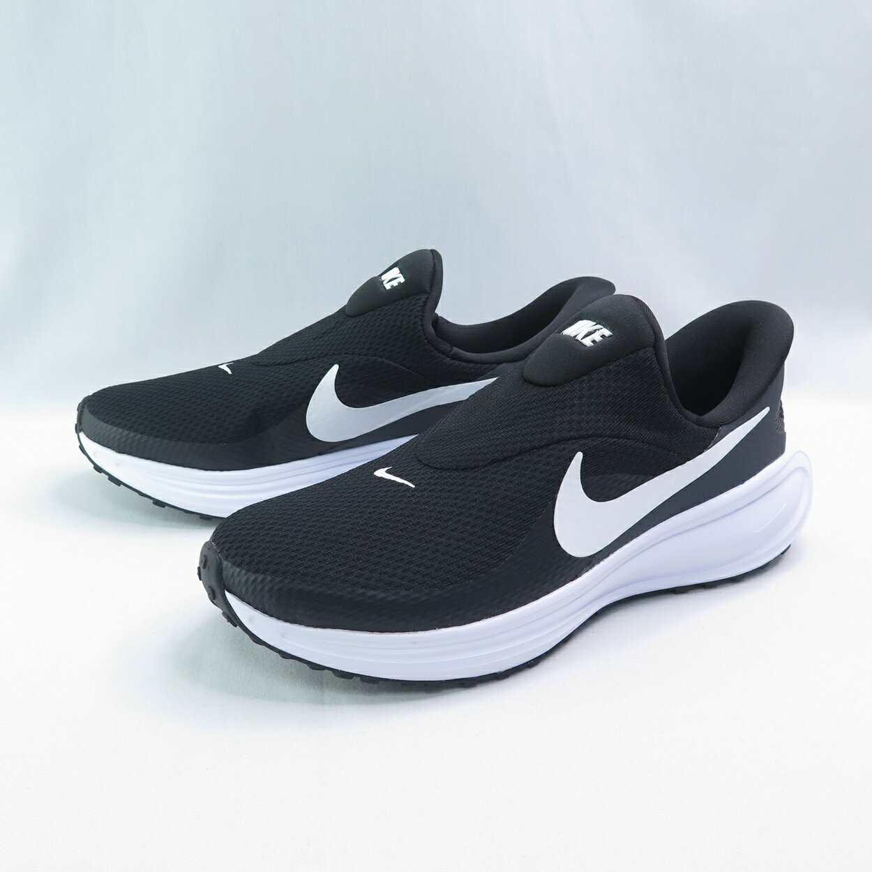 NIKE HQ2415001 男女慢跑鞋 W Revolution 8 EasyOn 無鞋帶 後踩即穿 黑x白