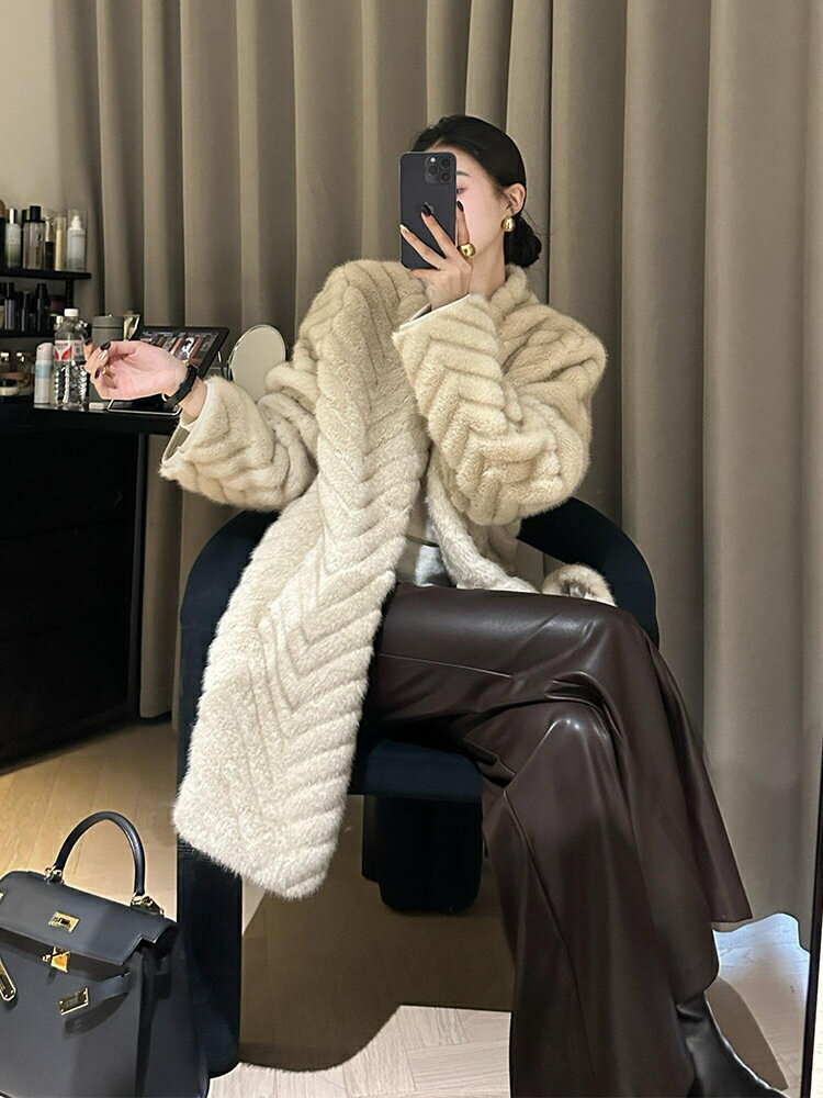 中長款人字紋環保皮草女2024冬季高階感仿水貂毛皮毛一體外套大衣【淘夢屋】