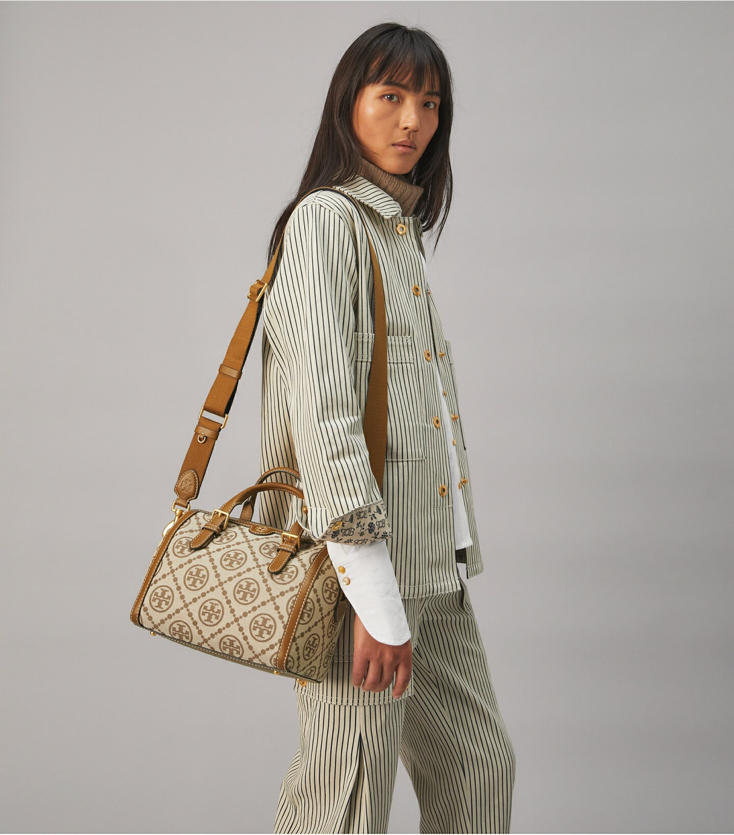精選★TORY BURCH T MONOGRAM 提花酒桶包女士單肩包斜挎包 83970(整新)   ~【夏日美包★菲尼斯 國際精品↘3折起】 9