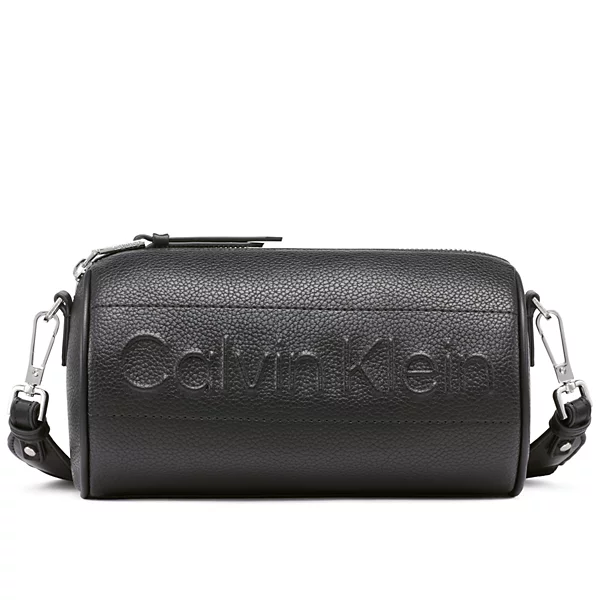 Calvin Klein 圓筒斜背包 素食主義純素皮革 側/肩背包 單肩包 斜背包 C37880 CK(現貨)▶指定Outlet商品5折起☆現貨【送禮首選★APP下單點數4倍送】