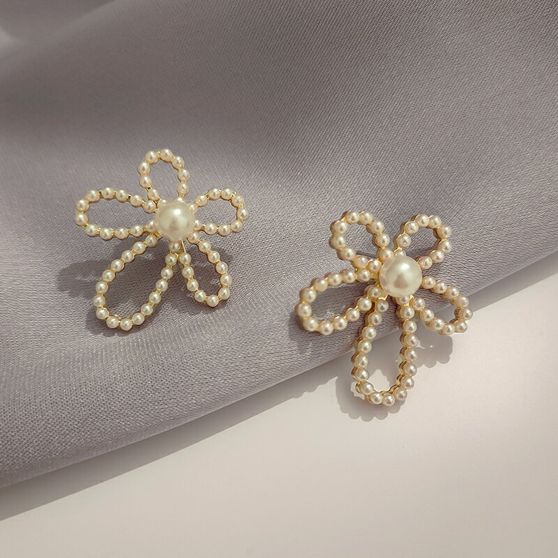 珍珠花朵耳釘2021新款潮女耳環小眾簡約百搭設計感冷淡風氣質耳飾