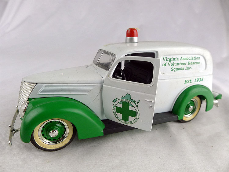 Volunteer Rescue 福特合金救護車面包車模型老貨SpecCast 1:25