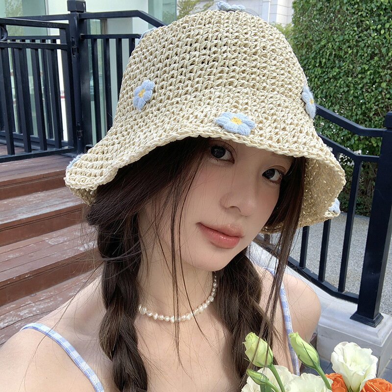 海邊度假草帽春季花朵草編漁夫帽女夏季鏤空透氣遮陽防曬水桶帽子