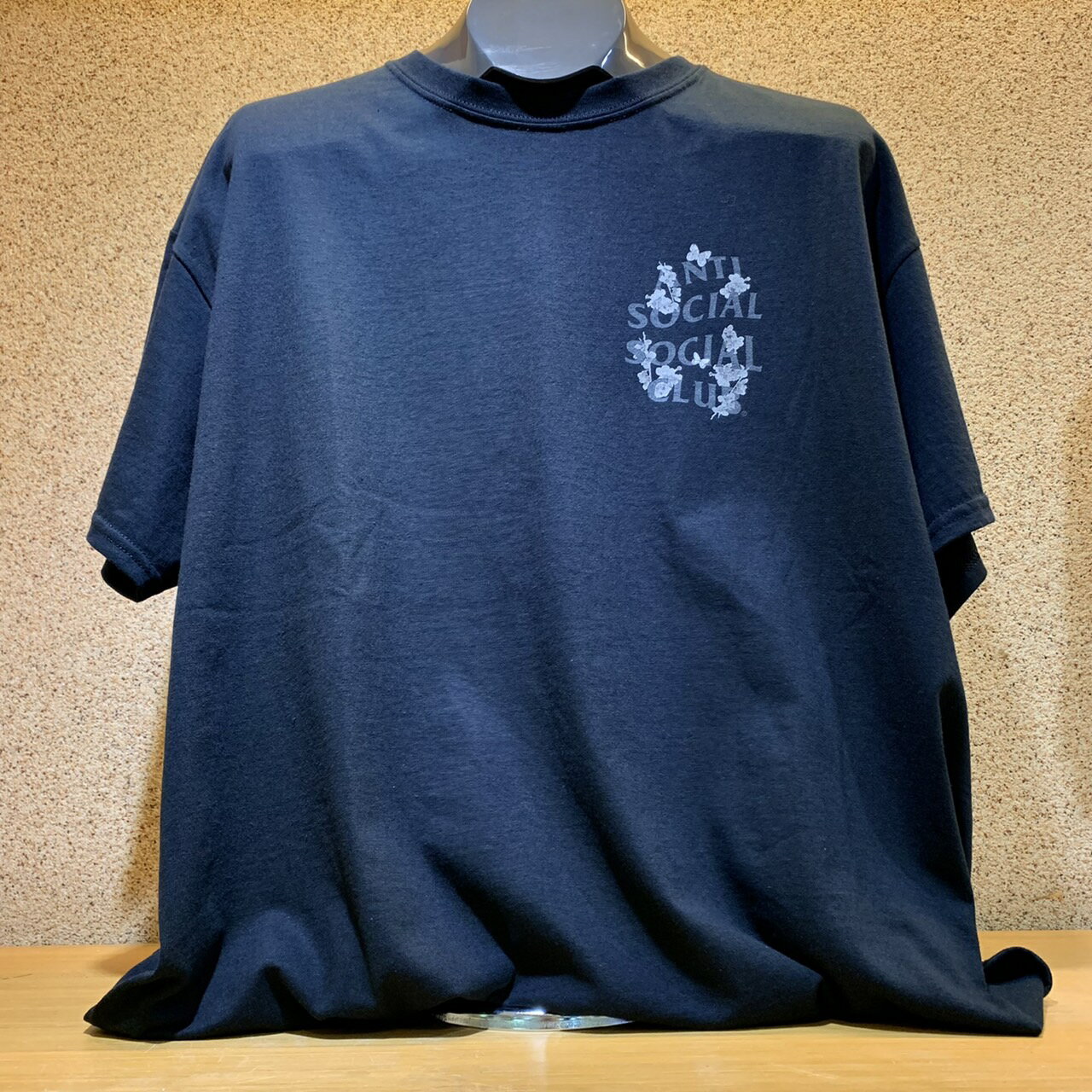 (零碼款式)(M/XL)(Little bee小蜜蜂精品) ASSC 黑字黑玫瑰 經典黑短T 短袖
