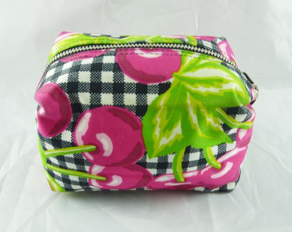 【震撼精品百貨】Maryangela 黑白格子櫻桃 化妝包 震撼日式精品百貨