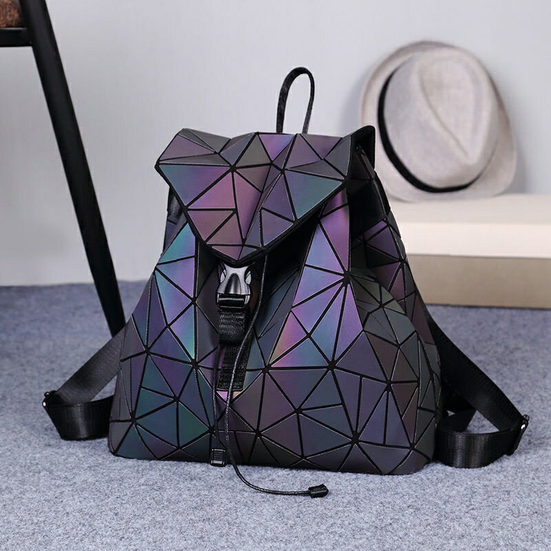 日本 三宅同款包 後背包 菱格形 磨砂變色 明星同款 電腦 旅行包 幾何背包 大容量 時尚摺疊 幾何後背包D2