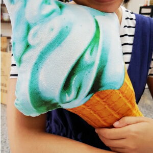<br/><br/>  美麗大街【106080222】創意仿真冰淇淋枕頭 可愛抱枕  靠墊 冰淇淋靠枕<br/><br/>