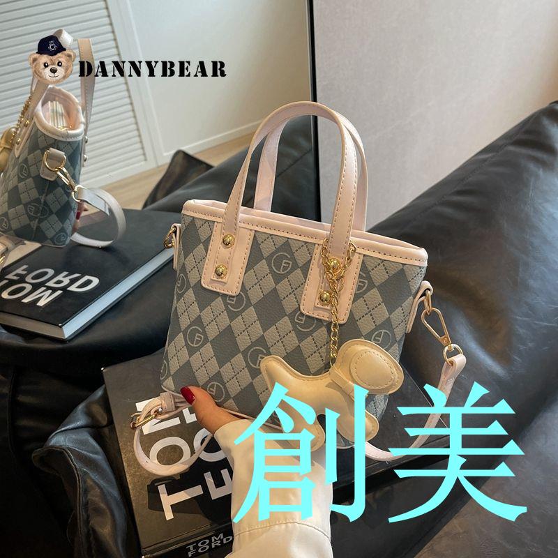 丹尼熊今年流行小包包女士新款百搭斜挎包高級質感小眾手提水桶包-創美