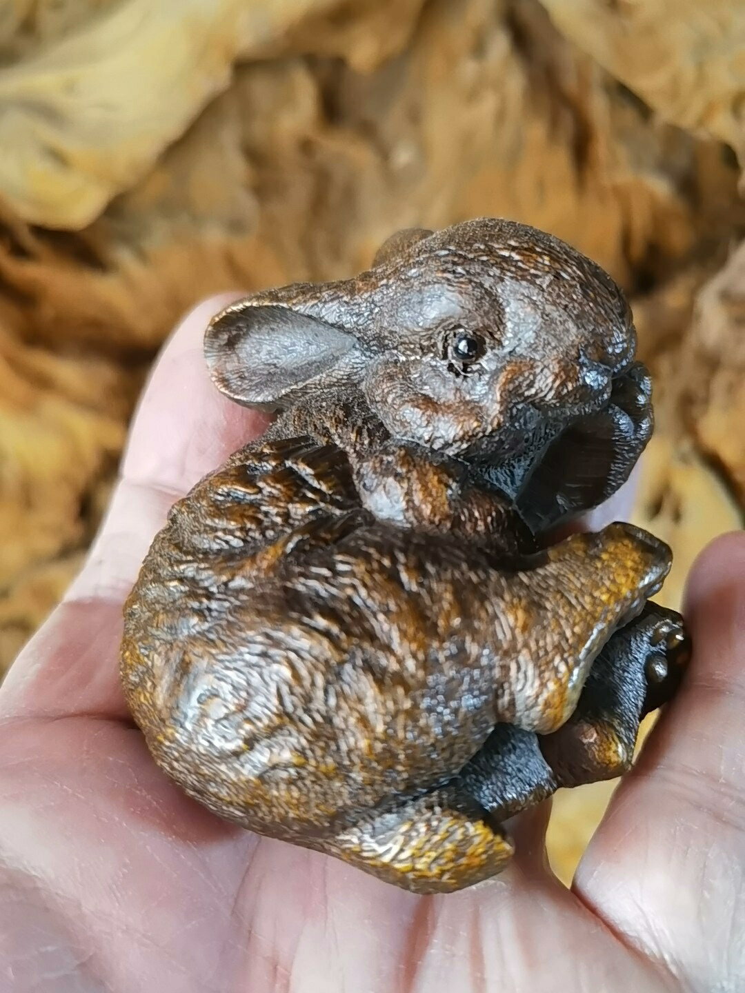 小葉黃楊木雕～招財免手把件擺飾，高6寬5釐米，純手工打磨，工