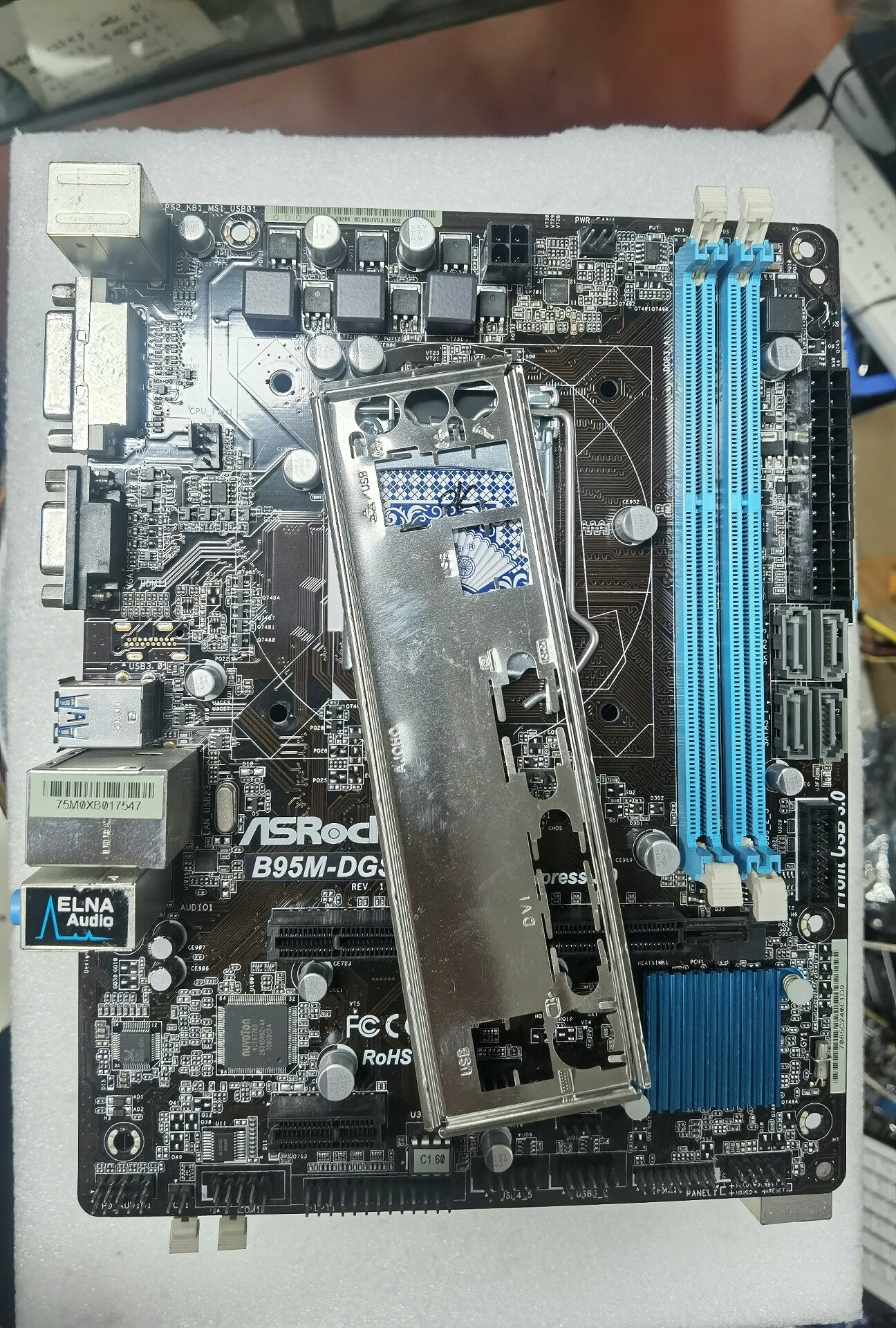 華擎拆機B95M-DGS主機板 17x22.5cm迷你ITX尺寸 支援HDD硬碟安裝 電腦升級改裝首選 高效能穩定耐用