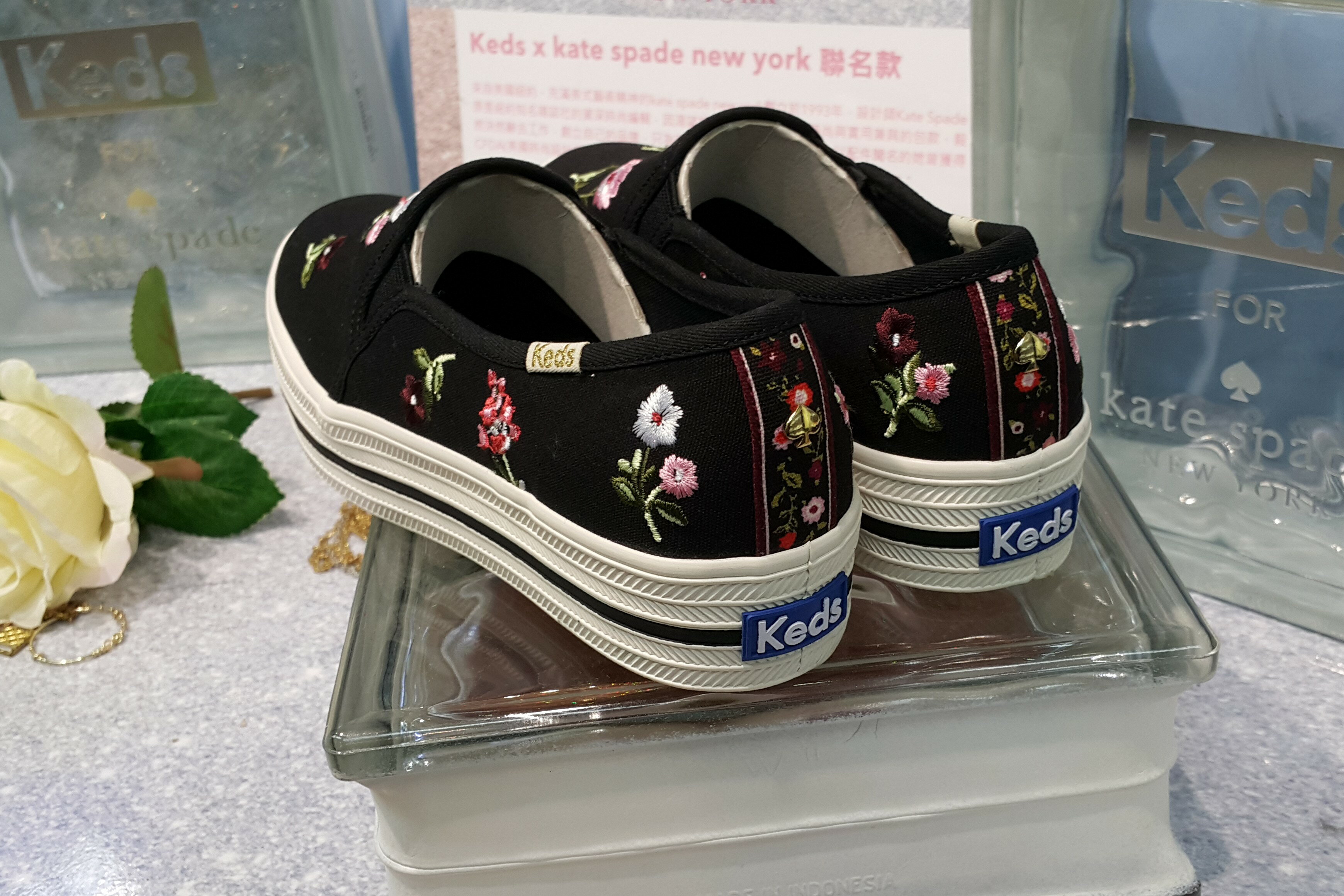 Kate deals spade converse