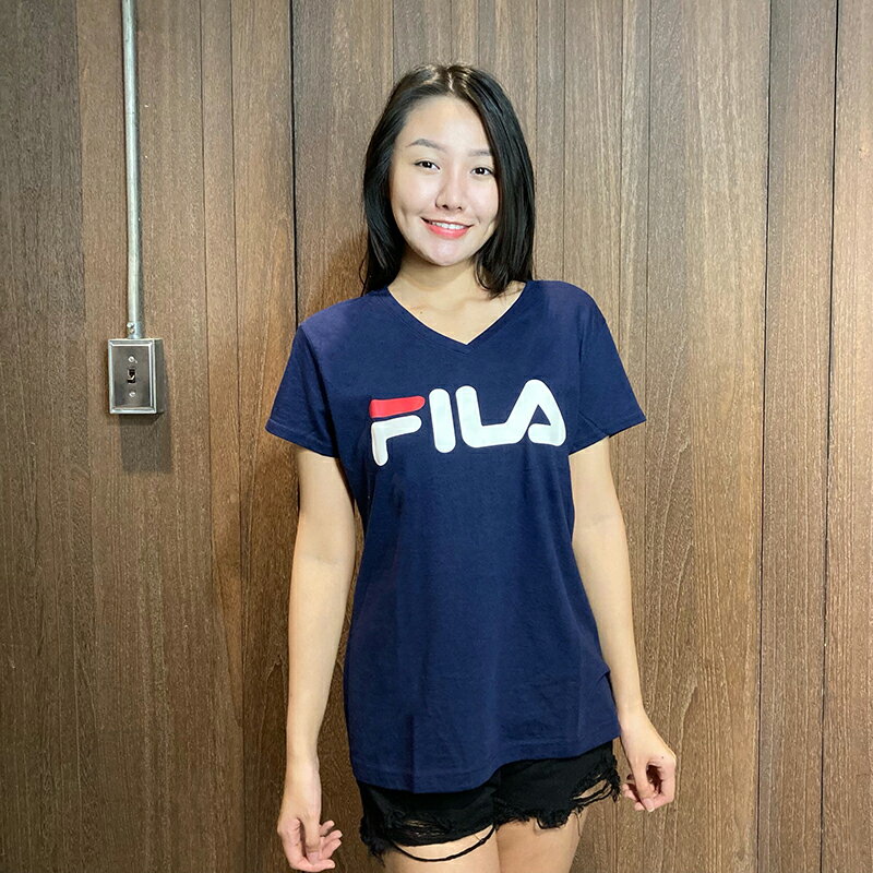 美國百分百【全新真品】 FILA 短袖 T恤 T-shirt 運動潮流 女 腰身 V領 大logo 深藍 BF04