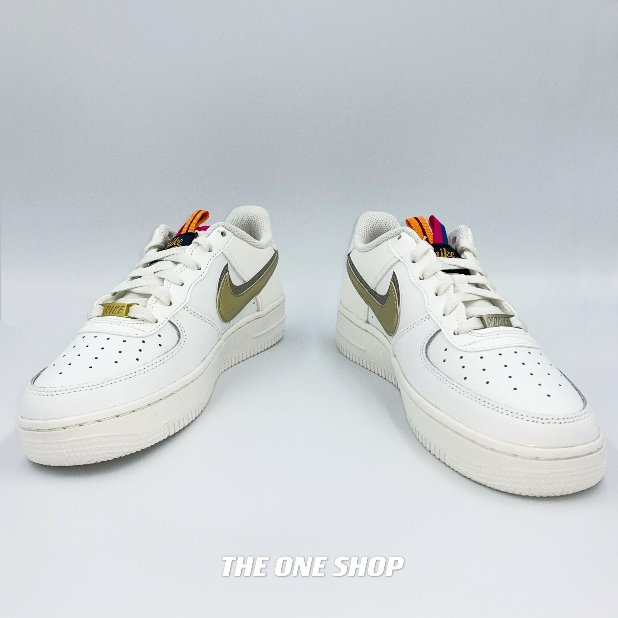 NIKE AIR FORCE 1 白色奶油白雙勾金銀雙勾勾鐵牌金銀DH9595-001 | The