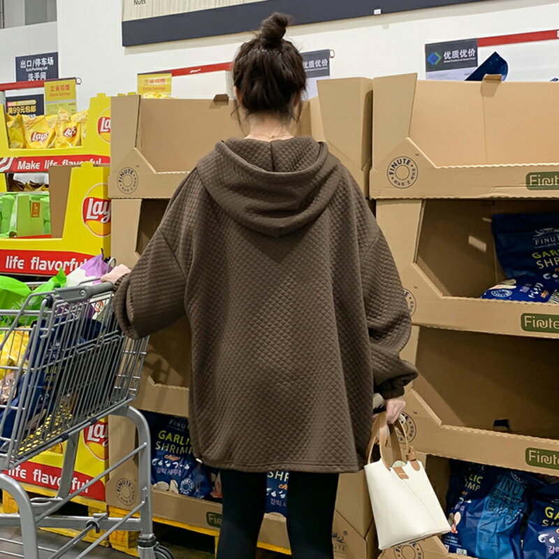 連帽上衣--慵懶風菱格夾棉束口袖袋鼠口袋連帽長袖上衣(黑.咖.杏XL-4L)-X520眼圈熊中大尺碼 6