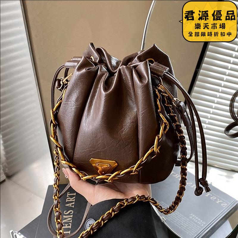 復古軟皮水桶包 新款手提包 高階感鏈條手提包 通勤單肩斜挎包 手提包 單肩包 斜挎包