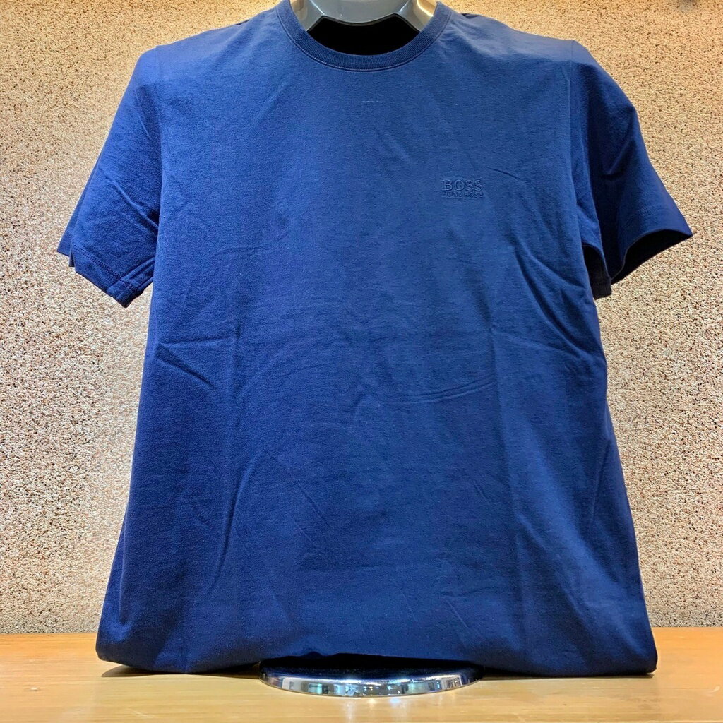 (Little bee小蜜蜂精品) BOSS 深藍胸口刺繡短T-Shirt (零碼款式)(S)