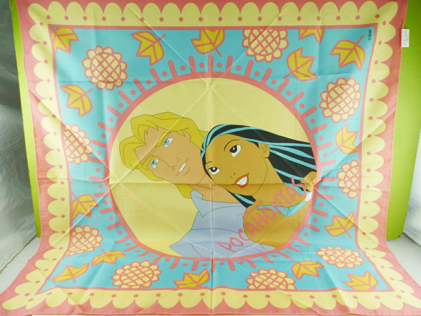 【震撼精品百貨】Disney 迪士尼 Pocahontas 風中奇緣 絲巾-鳳中奇緣公主與王子-紅色 震撼日式精品百貨