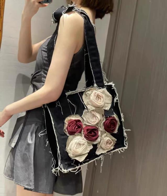 牛仔女包小眾設計感港風薔薇玫瑰花朵包新款側背包包 AT