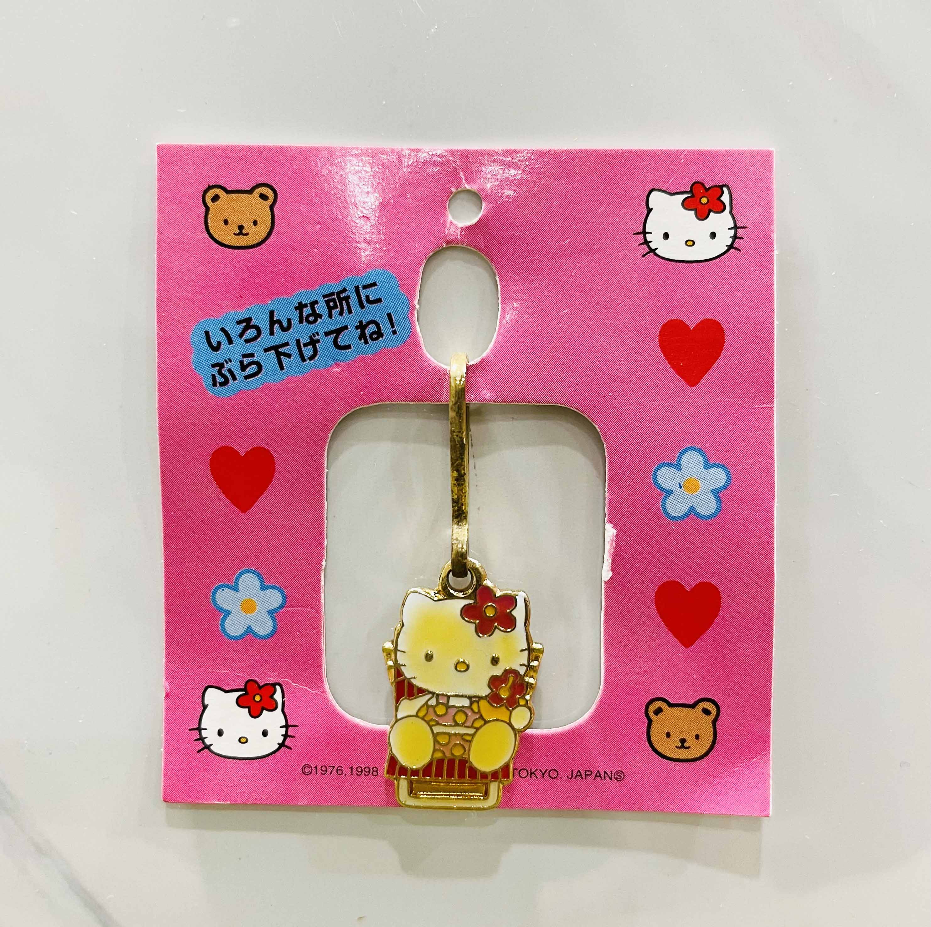 【震撼精品百貨】Hello Kitty 凱蒂貓~日本sanrio三麗鷗 KITTY吊飾拉扣-拿花*01164