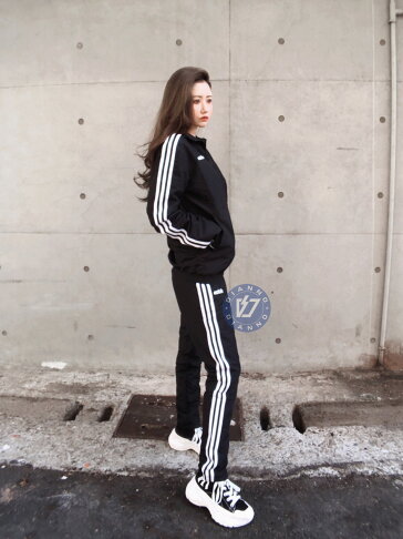帝安諾實體店面-ADIDAS 三線外套+ 三線縮口長褲運動套裝DV2464