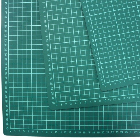 A4切割墊 16K切割板 深綠色/一片入(定70) 有格 桌墊切割板 切割墊板 30cm x 22cm MIT製-信億C-020-徠福 ...