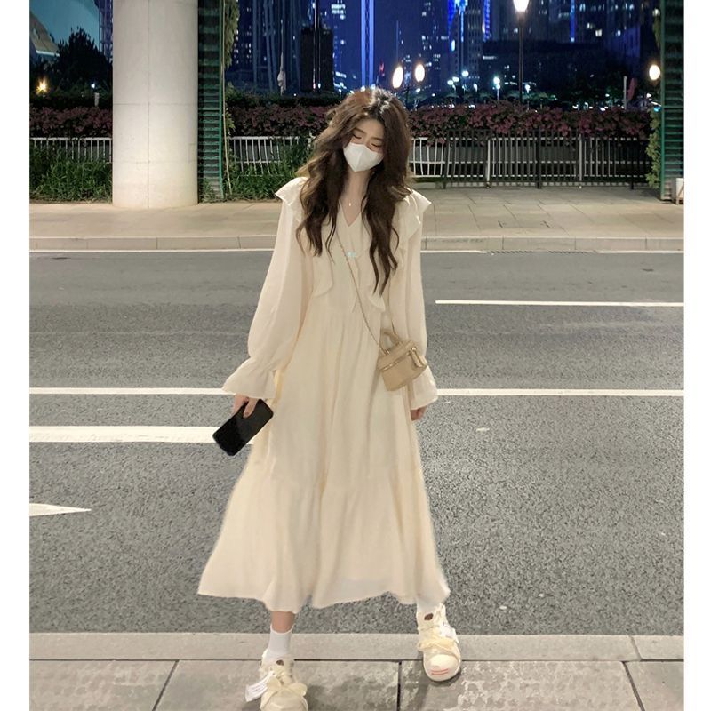 洋裝連衣裙女設計感高腰顯瘦長法式高階感荷葉邊長袖裙子時尚秋季新款【聚寶屋】