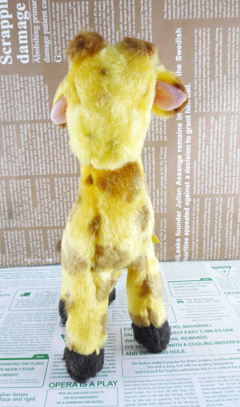 【震撼精品百貨】日本日式精品 長頸鹿 絨毛玩偶-S咖啡黃 震撼日式精品百貨
